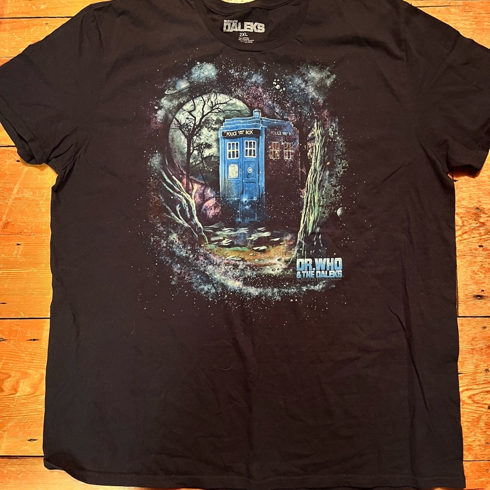 Dr. Who & The Daleks Graphic T-Shirt – Men's 2XL (XXL) – TARDIS/Sci-Fi Fan Tee